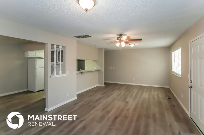 Building Photo - 916 Clear Creek