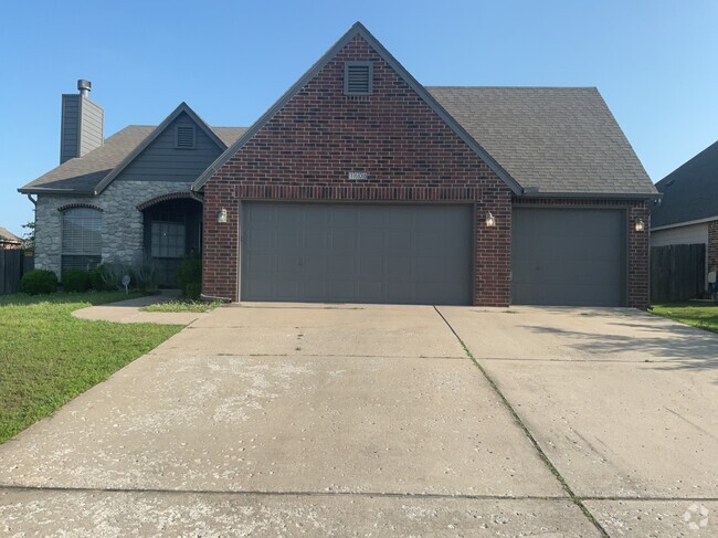 Building Photo - 1606 W Vicksburg Pl