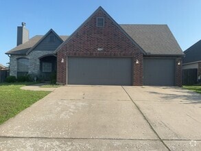 Building Photo - 1606 W Vicksburg Pl
