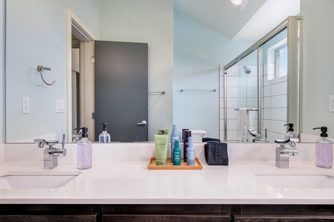 Foto del edificio - 1308 E Marion St