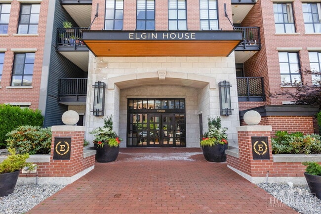 Building Photo - 2 - Bed + 2 - Bath Condo for Rent in Surrey!