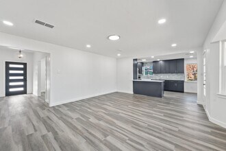 Building Photo - 205 Elmwood St