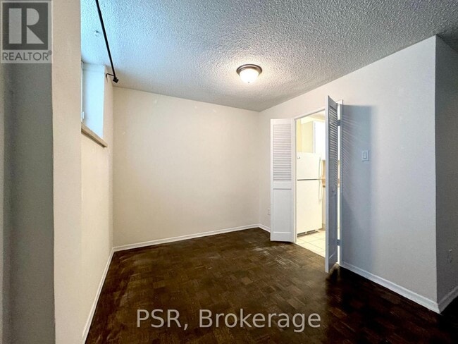 Photo du bâtiment - 570 Eglinton Ave W