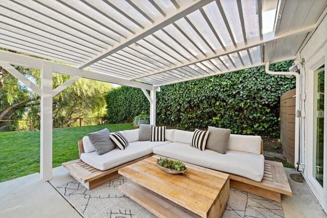 Foto del edificio - 5834 McDonie Ave