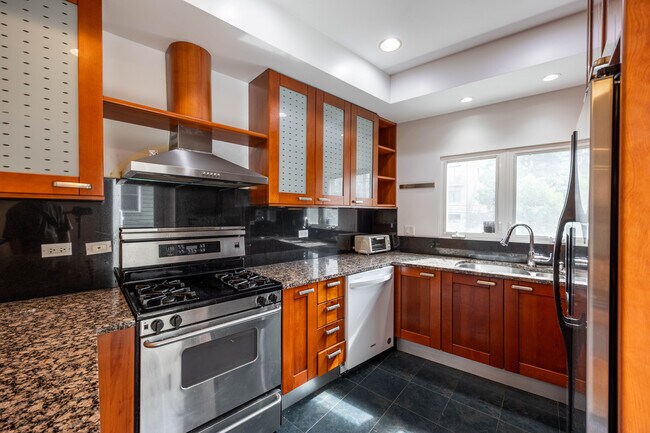 Foto del edificio - 1049 N Winchester Ave