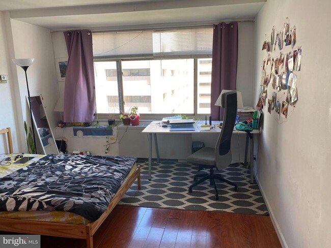 Foto del edificio - 2401 H St NW