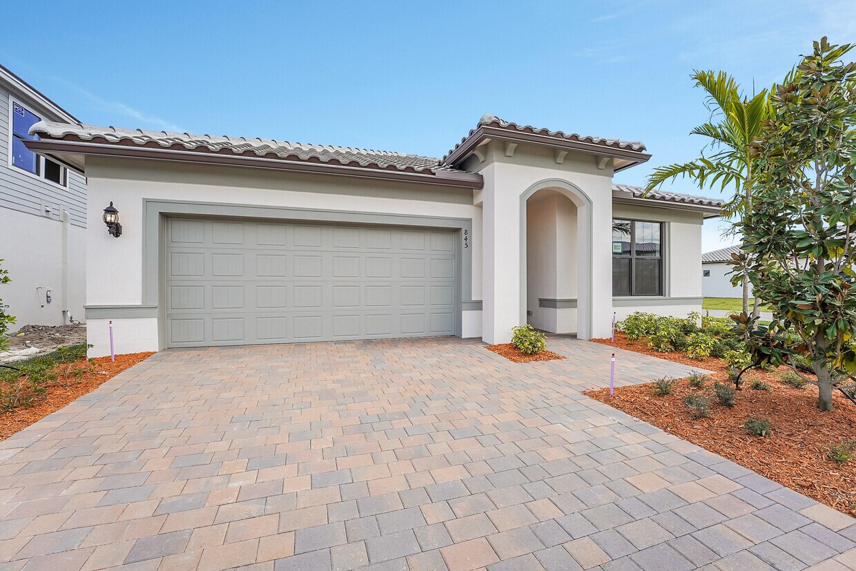 Foto principal - 845 SE Courances Dr