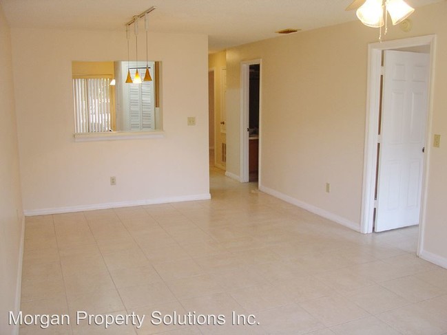 Building Photo - 9511 Darien Ave