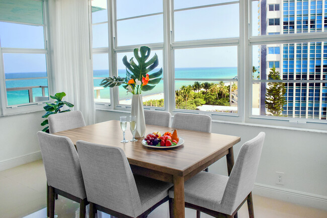 Comedor - Seacoast Suites Apartments