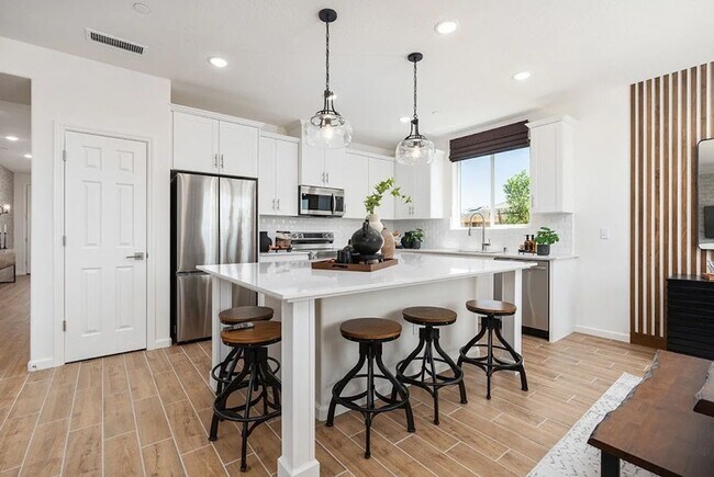 Foto del edificio - 6572 E Weathermaker Ave