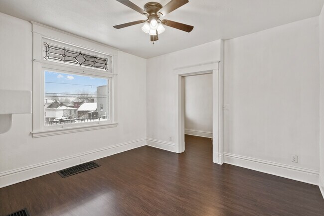 Building Photo - 439 Kingsboro St