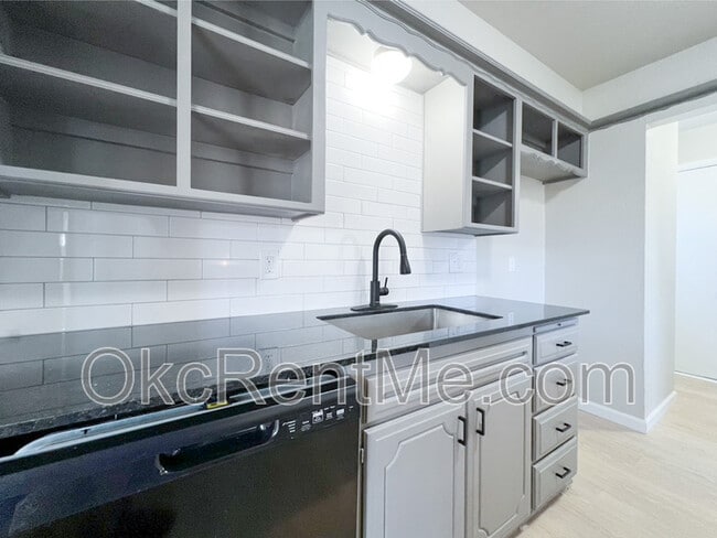 Building Photo - 1428 SW 62nd St