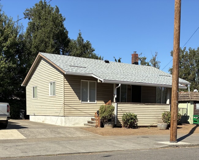 Building Photo - 6013 SE 48th Ave