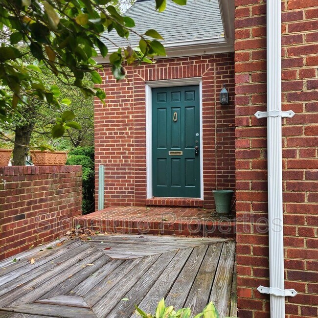 Foto del edificio - 4643 Stuart Ave
