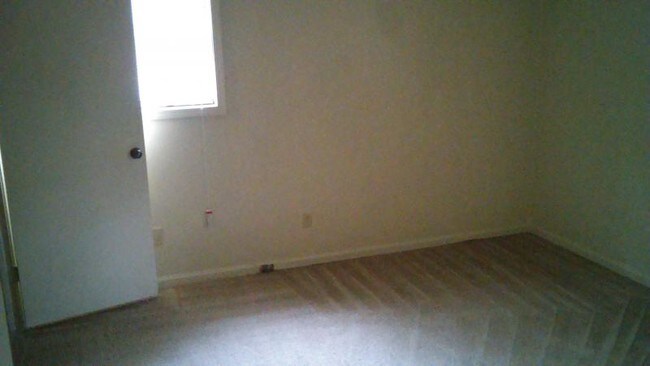 Building Photo - 1031B BARN OAK CT