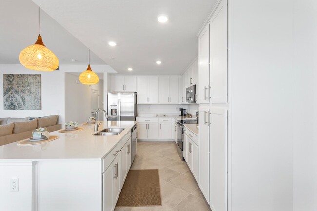 Building Photo - 15375 Grn Acrs Ave