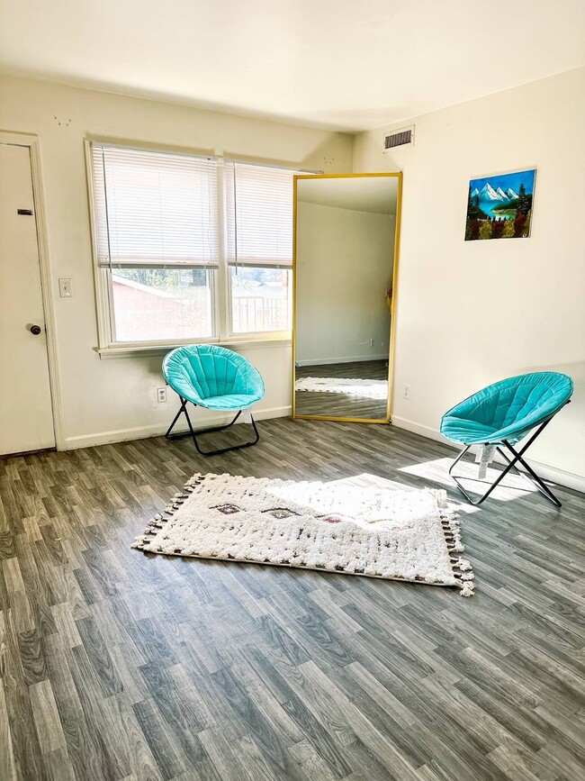 Building Photo - 901 Leawood Dr