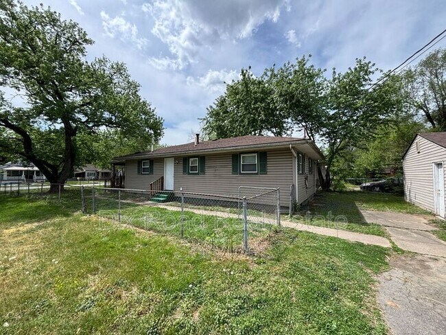 Building Photo - 2315 Waneta Ave