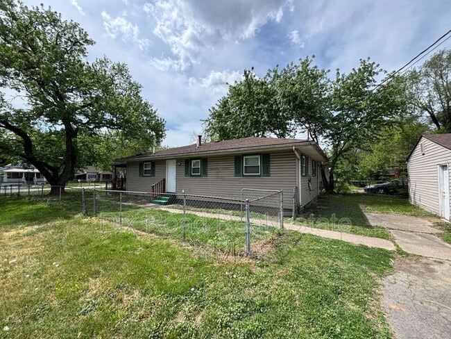 Foto del edificio - 2315 Waneta Ave