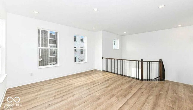 Foto del edificio - 9326 Somerford Dr