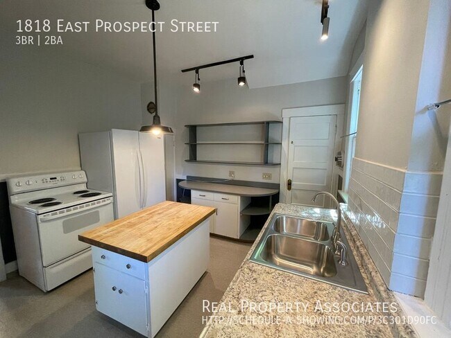 Building Photo - Pet friendly 3bed (+office), 1.5bath w/fin...