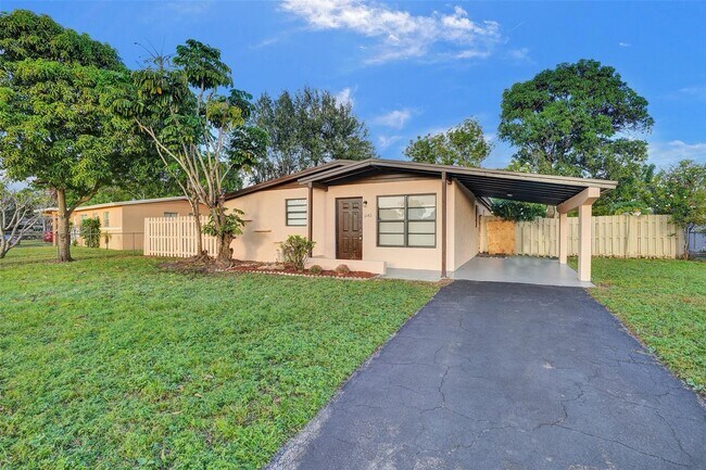 Building Photo - 1142 NW 43rd Ter