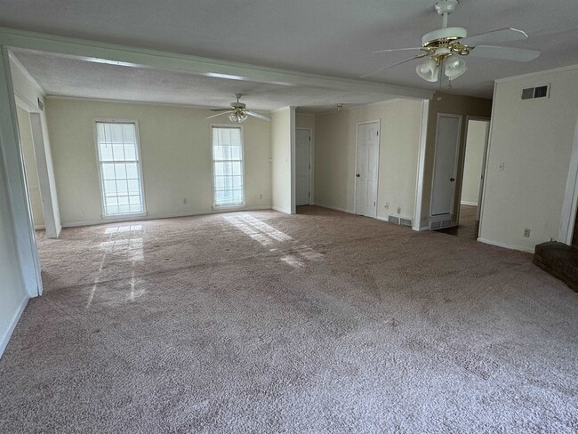 Foto del edificio - 2295 Eastover Dr
