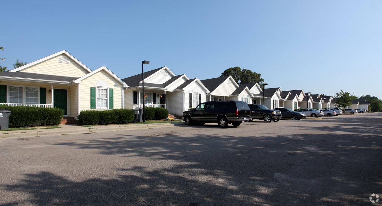 Building Photo - Charleston Commons