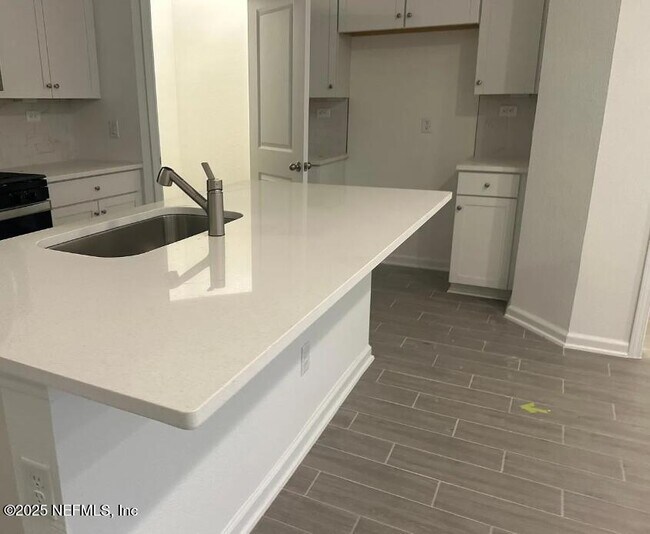 Building Photo - 322 Brandon Lks Dr