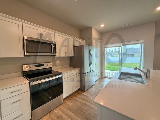 Building Photo - Beautiful Cheney Home