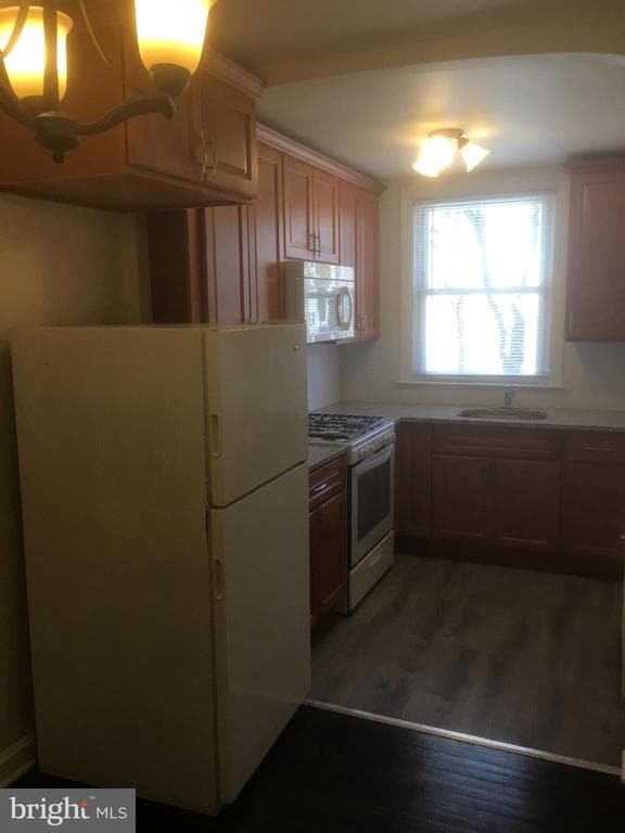 Building Photo - 883 Windermere Ave