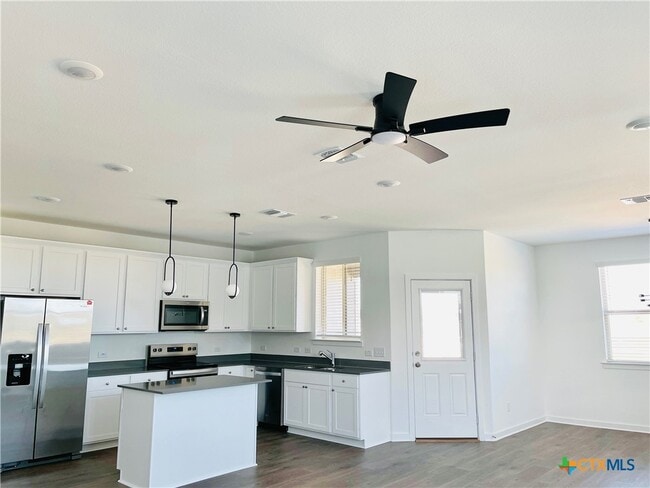 Building Photo - 914 Childress Dr