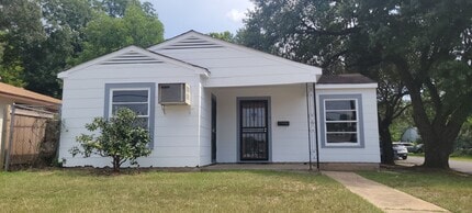 Building Photo - 2457 Midway St