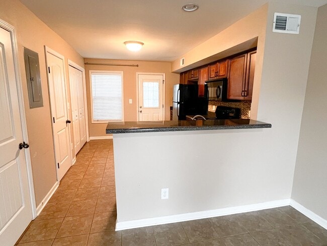 Foto del edificio - 2 Bedroom 1.5 Bath Townhome