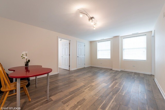 Foto del edificio - 5978 N Lincoln Ave