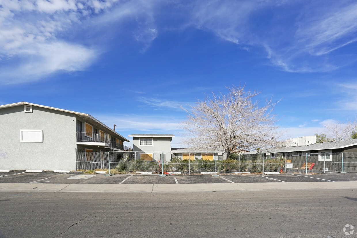 Primary Photo - Thomas Apartments