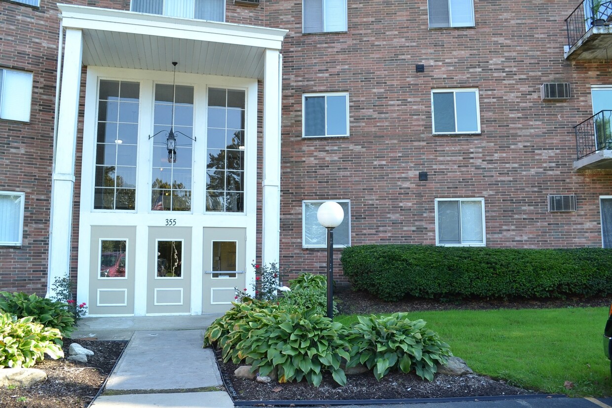 Primary Photo - Chagrin Falls condo for rent