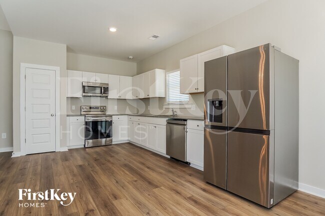 Foto del edificio - 350 S Pine Dr