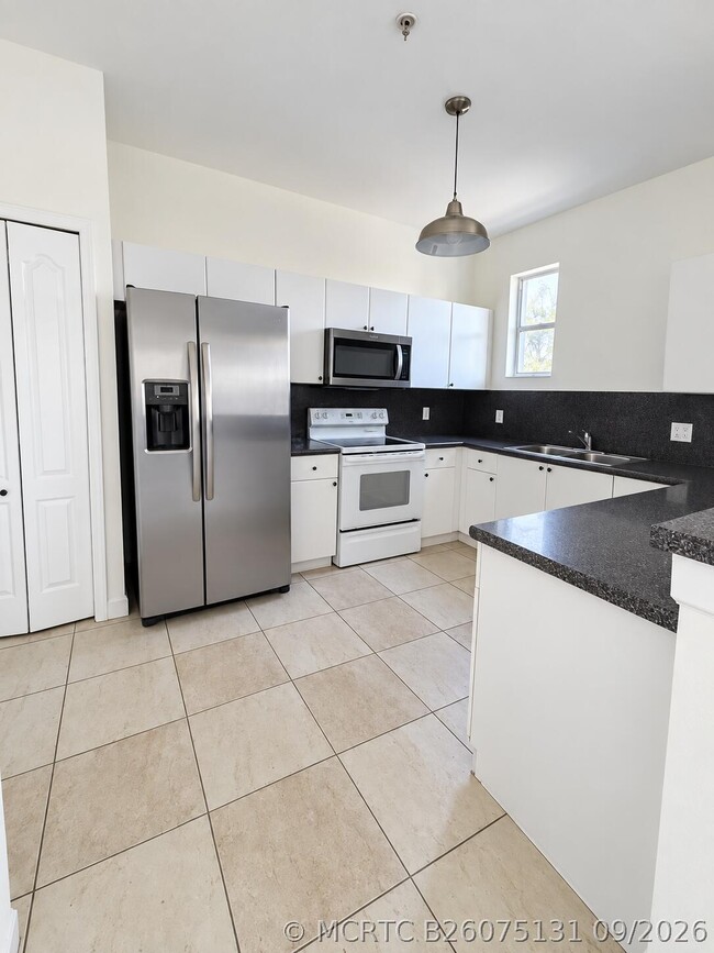 Building Photo - 2113 Shoma Dr