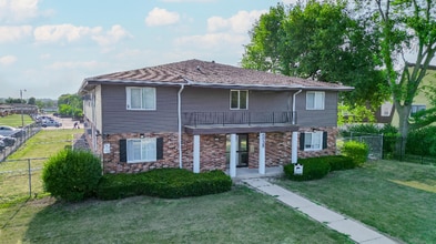 Building Photo - 8835 N Swan Rd