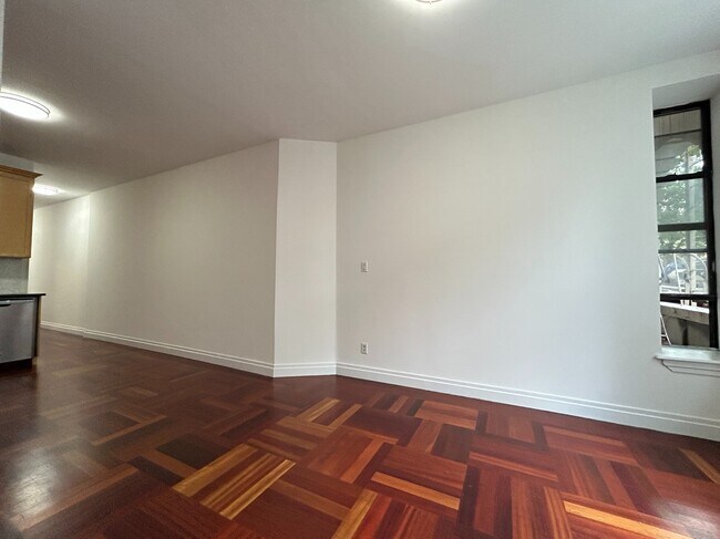 Building Photo - 611 W 137th St