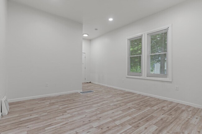 Building Photo - 1418 6th Ave
