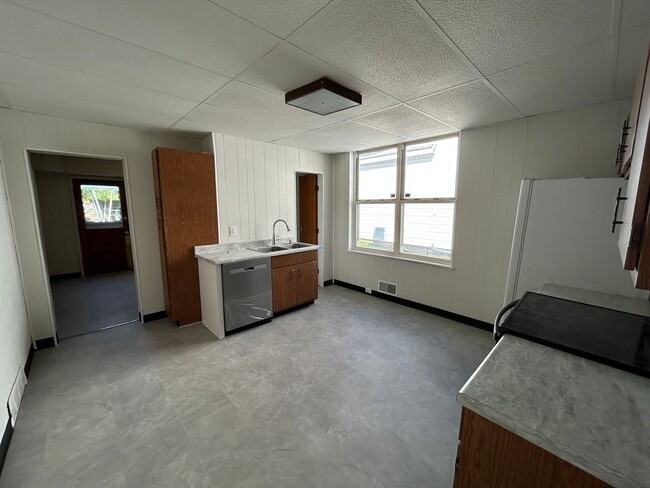 Building Photo - NORWOOD- Cozy 2 bedroom 1 bath