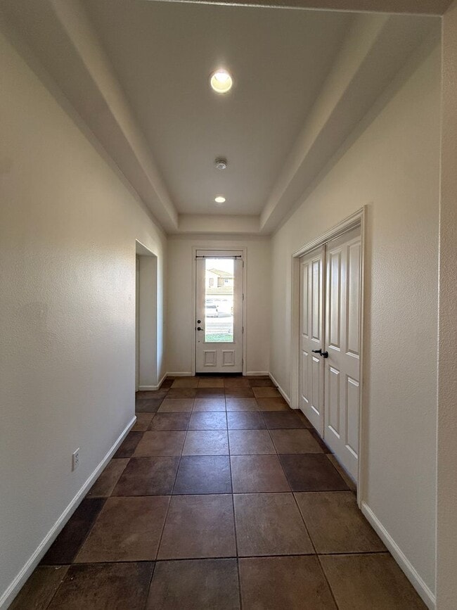 Building Photo - Centrally Located Single Story Home in Traditions