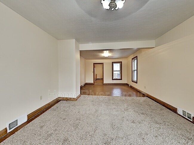 Foto del edificio - 236 W Brady St