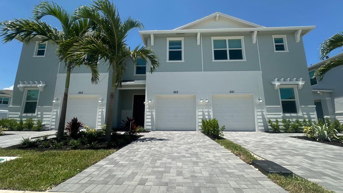 Foto principal - 553 Rivergrass St