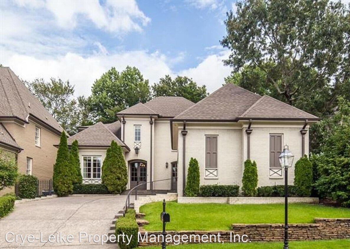 4 br, 3.5 bath House 1924 Chatsworth Dr House Rental in Germantown