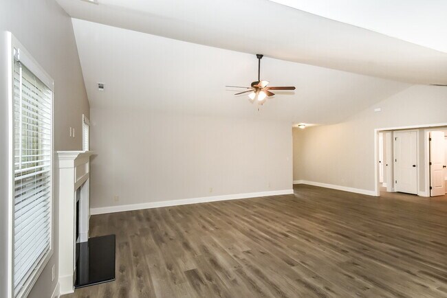 Building Photo - 453 Charleston Pl