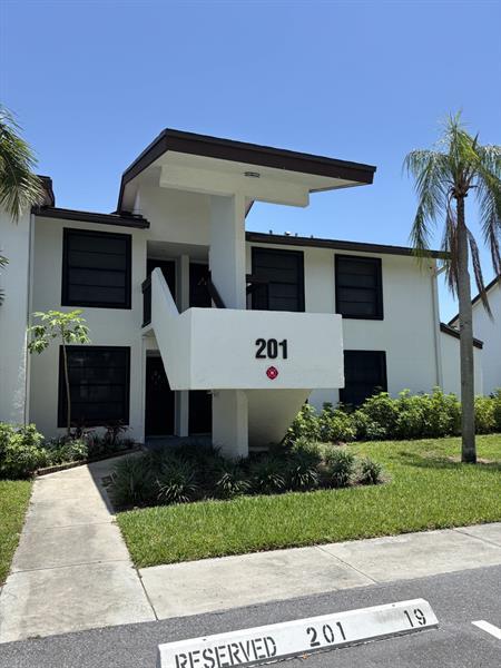 Foto del edificio - 201 Lake Pointe Dr