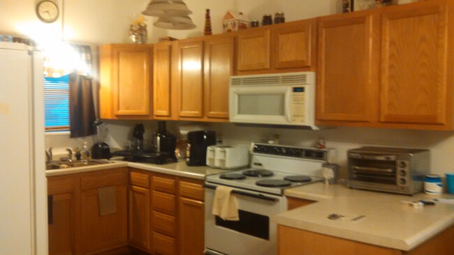 Kitchen - 225 W 8th St S